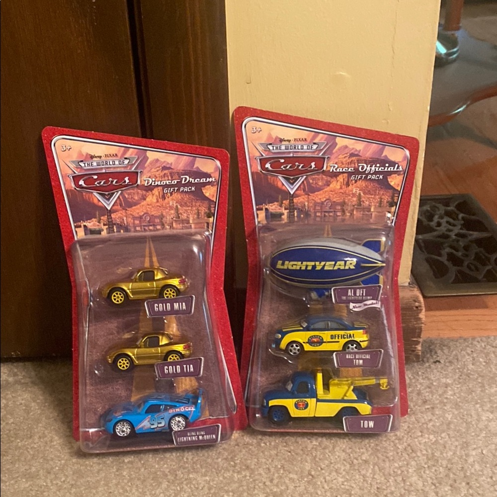 Cars Movie Dinoco Dream and Race Officials (Lot 1, 45)
